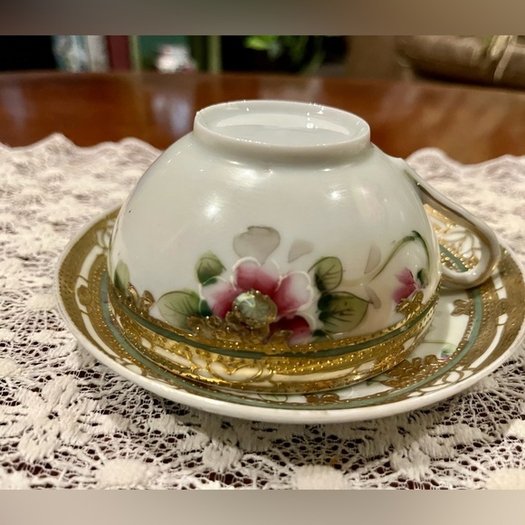 PAIR of Antique Porcelain Hand Painted Japanese Tea Cups and Saucers - Picture 7 of 10